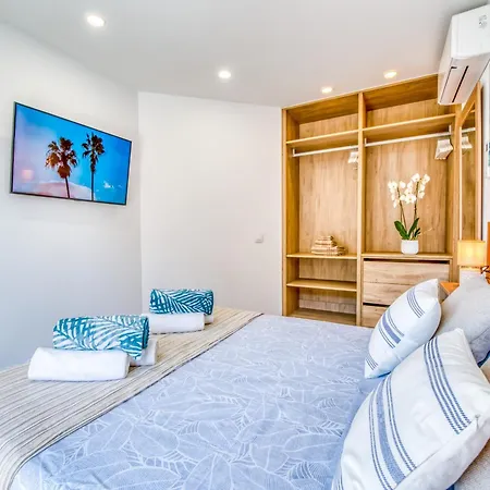 In With Sea Views Apartament