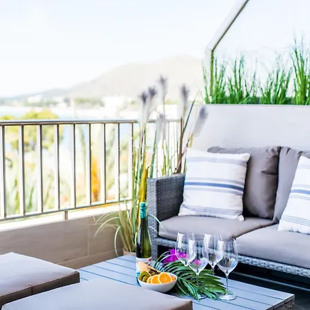 In With Sea Views Apartament