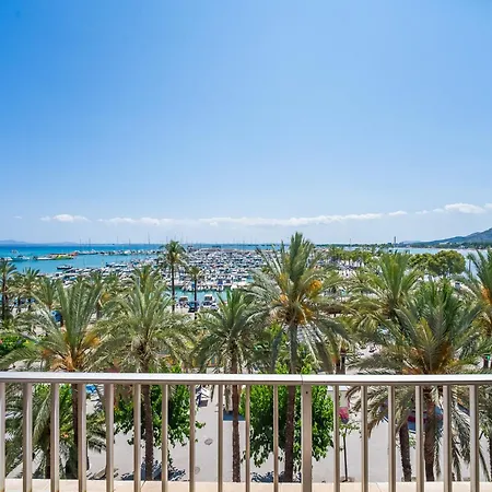In With Sea Views Apartament